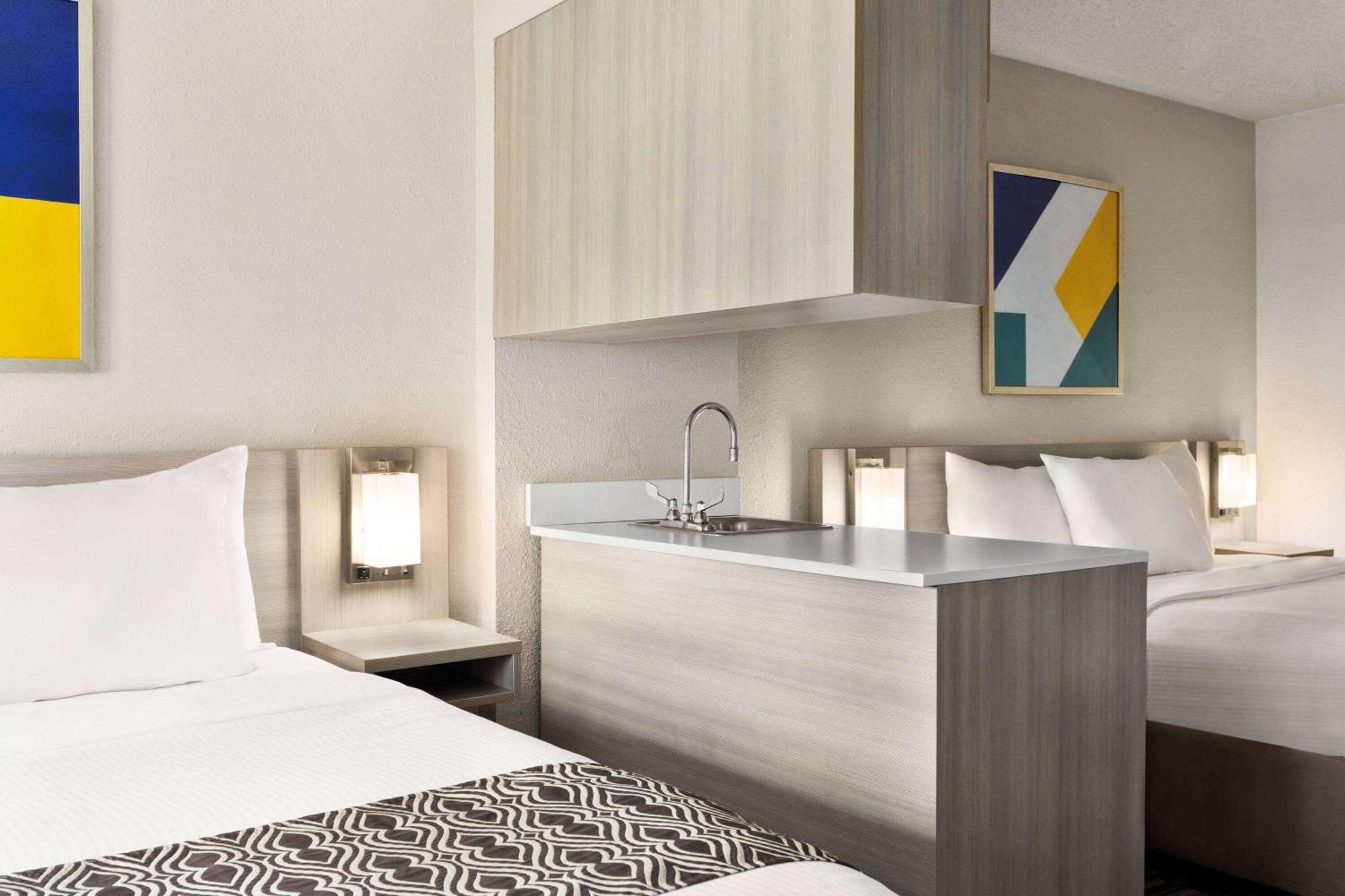 Microtel Inn & Suites By Wyndham Florence/Cincinnati Airpo Екстер'єр фото