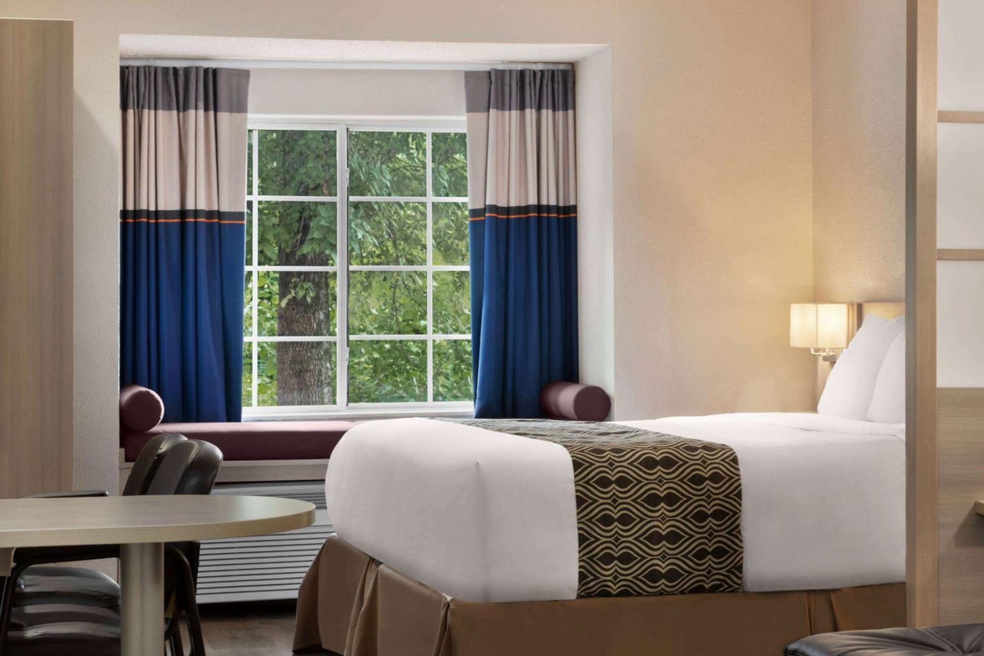 Microtel Inn & Suites By Wyndham Florence/Cincinnati Airpo Екстер'єр фото
