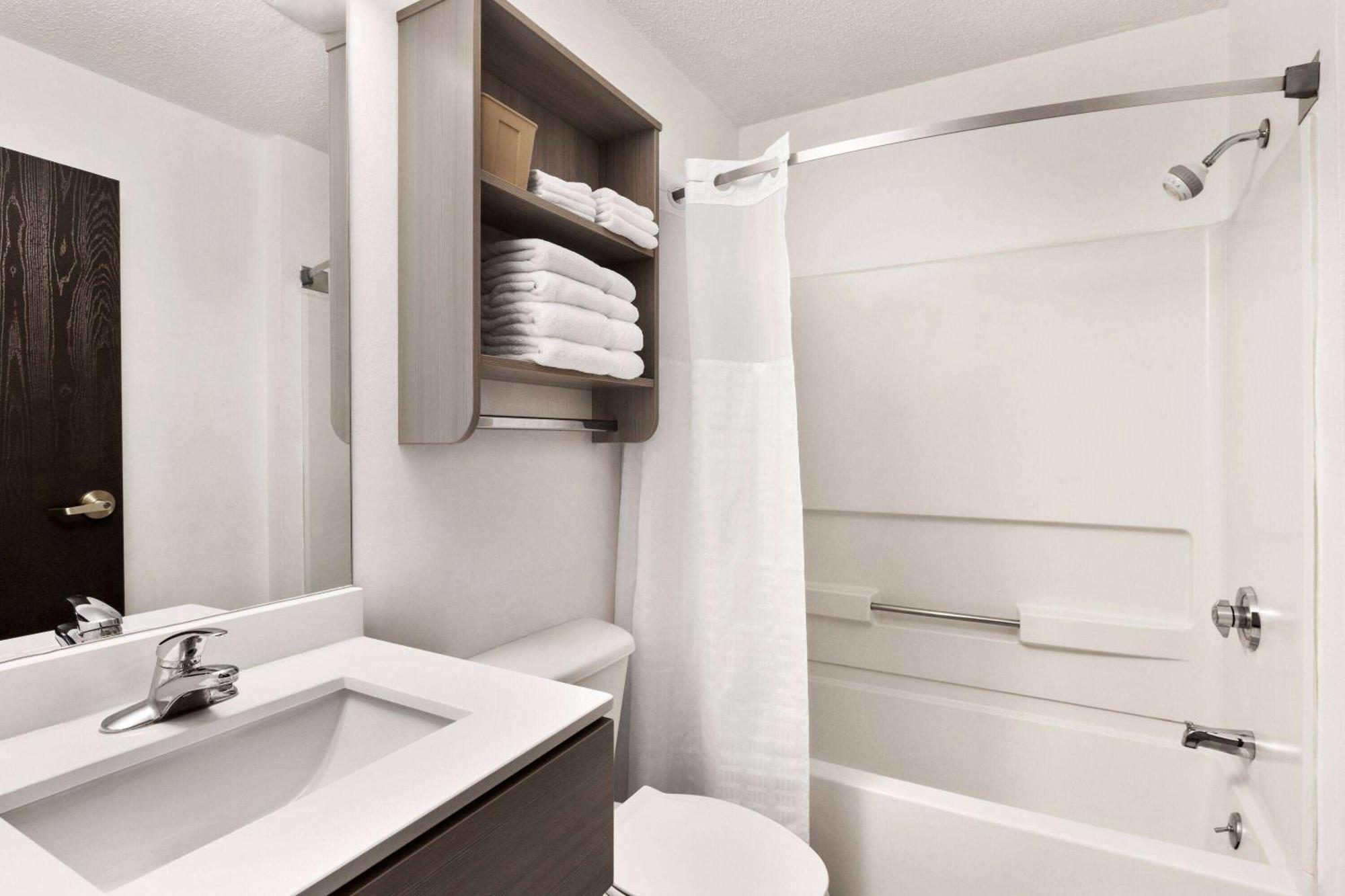 Microtel Inn & Suites By Wyndham Florence/Cincinnati Airpo Екстер'єр фото