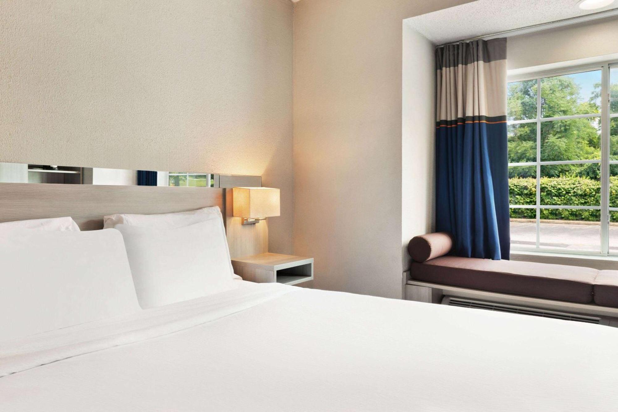 Microtel Inn & Suites By Wyndham Florence/Cincinnati Airpo Екстер'єр фото