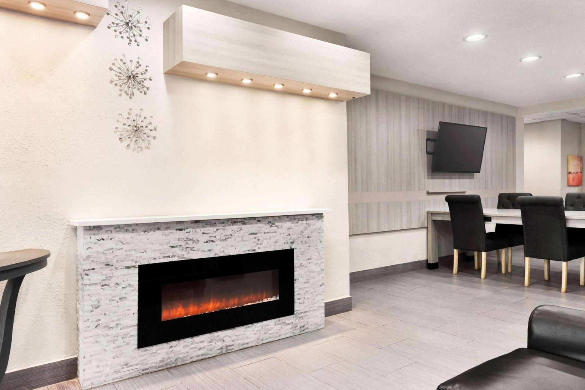 Microtel Inn & Suites By Wyndham Florence/Cincinnati Airpo Екстер'єр фото