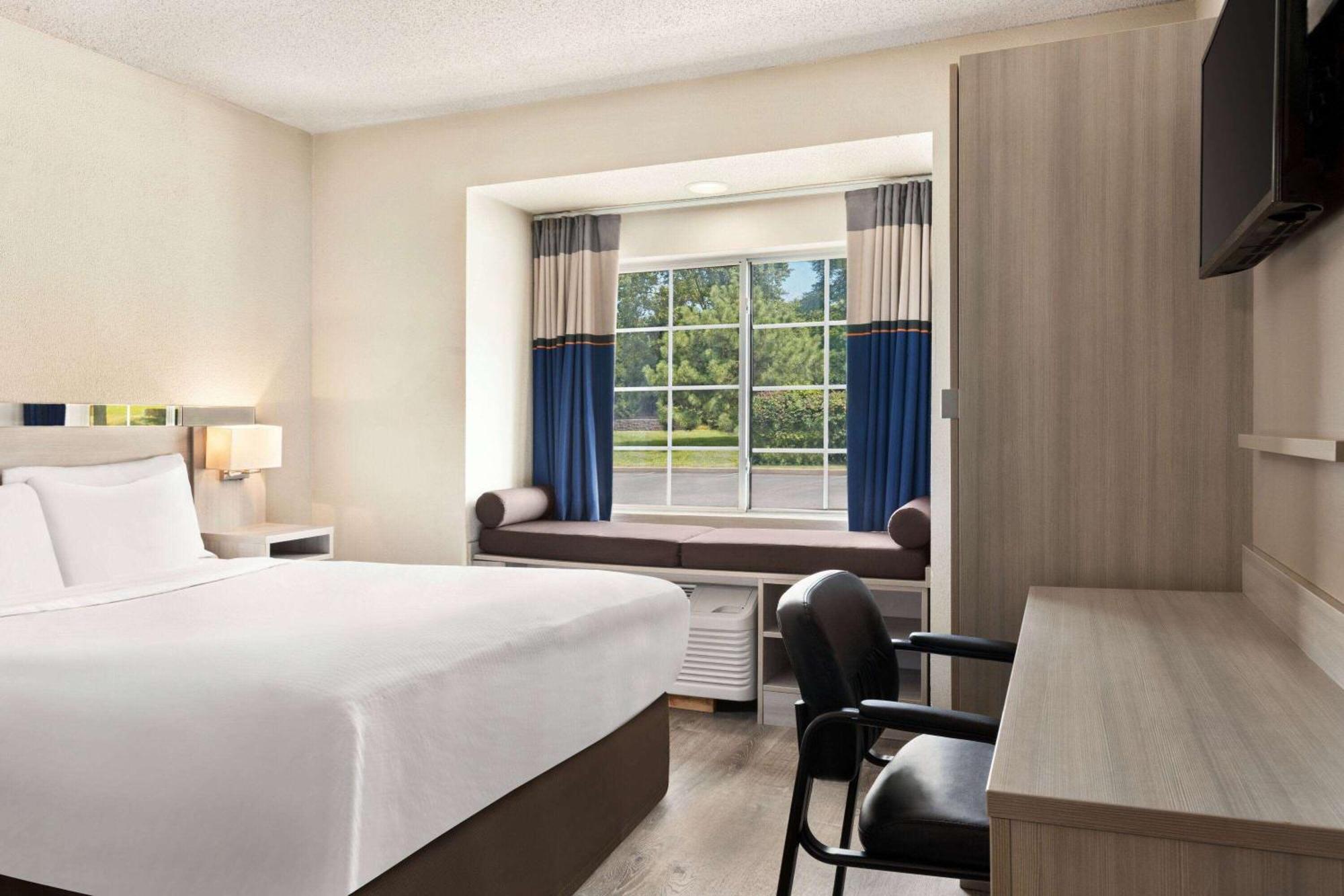 Microtel Inn & Suites By Wyndham Florence/Cincinnati Airpo Екстер'єр фото