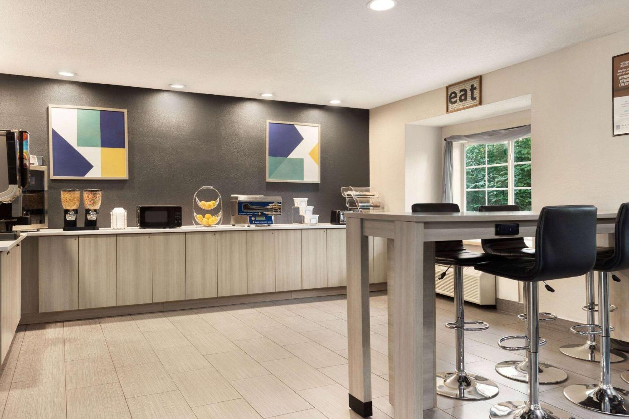 Microtel Inn & Suites By Wyndham Florence/Cincinnati Airpo Екстер'єр фото
