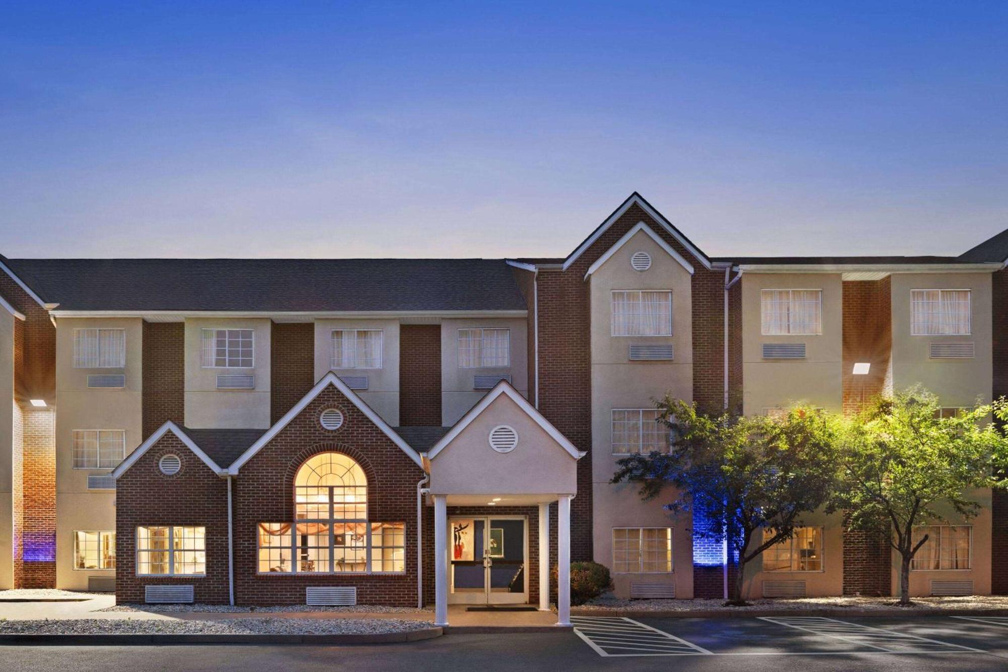 Microtel Inn & Suites By Wyndham Florence/Cincinnati Airpo Екстер'єр фото